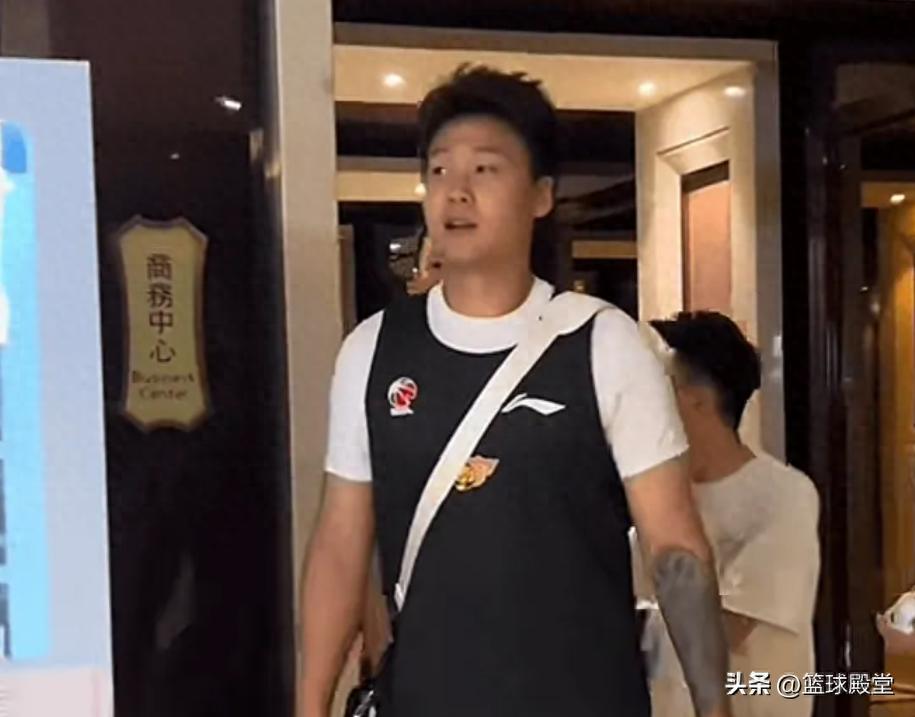 青春来了！赵睿穿宏远球衣备战全运会，许久未见了！