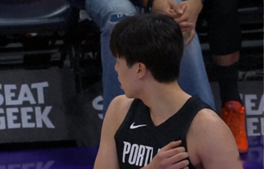 NBA新低！杨瀚森光速犯满，防守全CBA坏毛病，篮板挂0，被打爆了