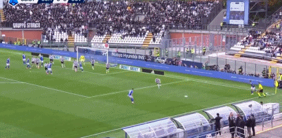 第4分钟，尼科-帕斯助攻肯普夫破门！科莫开场1-0领先尤文！