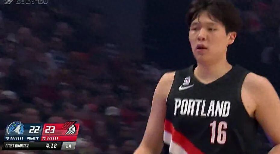 杨瀚森首秀被隔扣!被大帽!欢迎来到NBA!下半场没登场?很正常