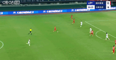 扳回一城,杨瑞琦扣过防守低射打入一球,1-4